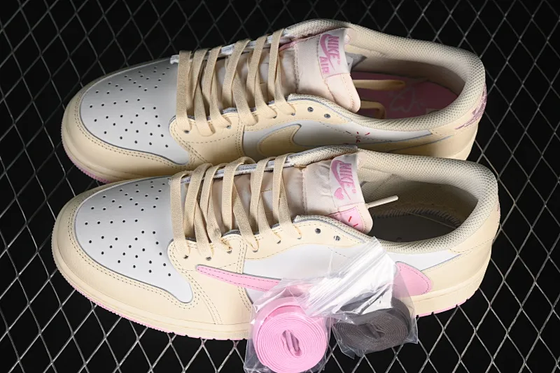 All Categories Air Jordan Jordan Series Basketball Shoes Air Jordan 1 Low Foreign Trade Version Travis Scott x Air Jordan 1 Low OG AJ1 Joe 1 Joint Undercut IQ7604-100